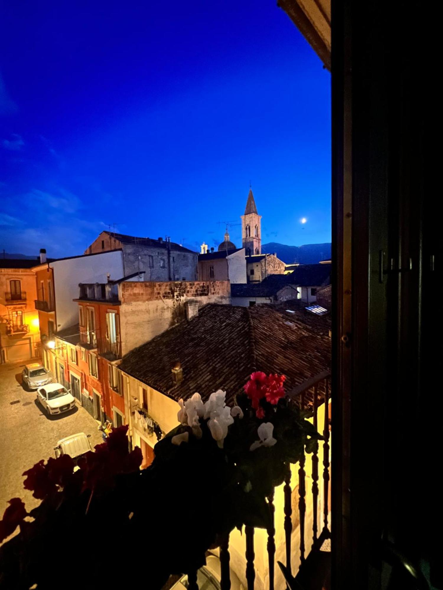 Regina D'Aragona Casa Vacanze سولمونا المظهر الخارجي الصورة
