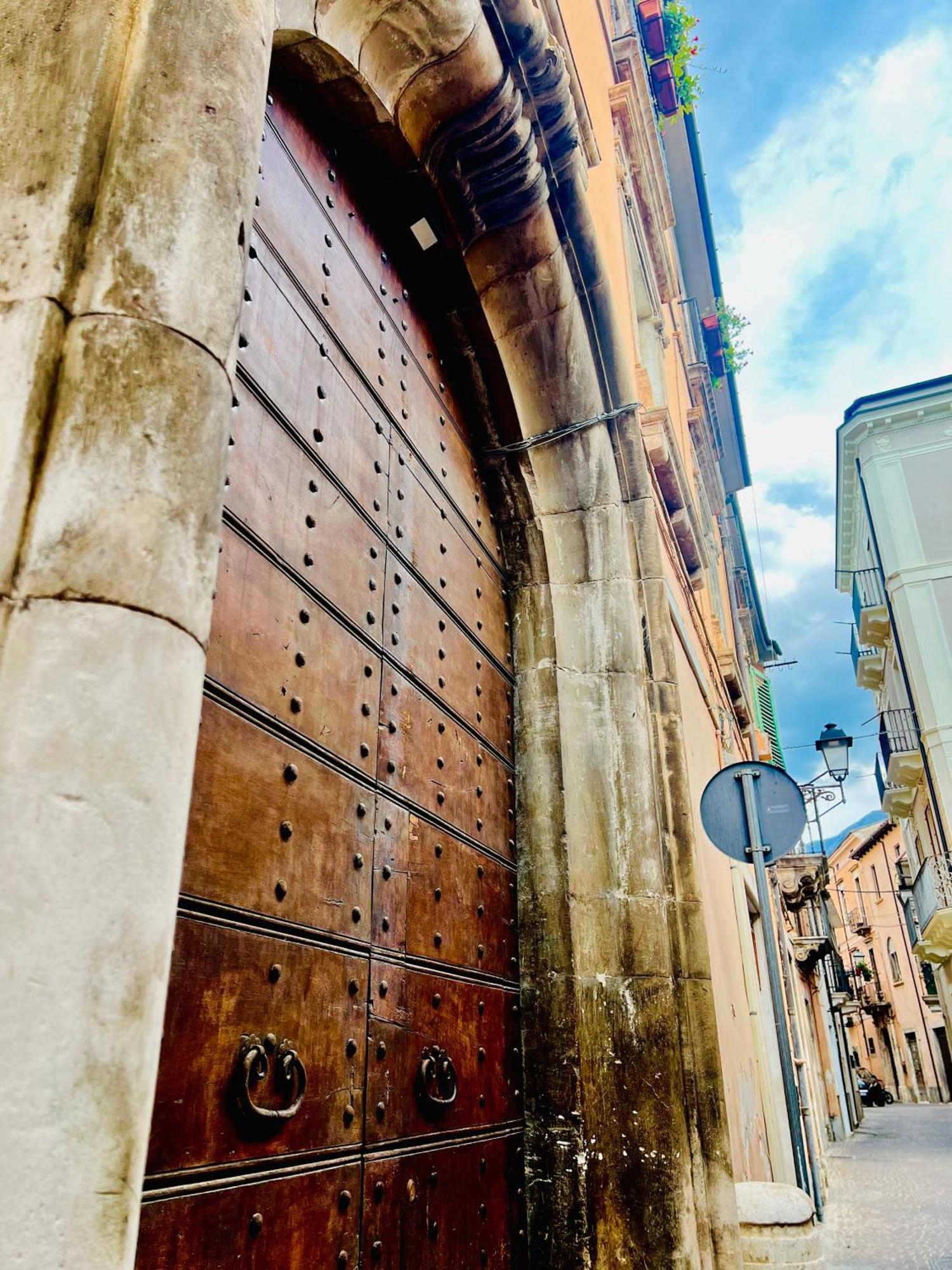 Regina D'Aragona Casa Vacanze سولمونا المظهر الخارجي الصورة