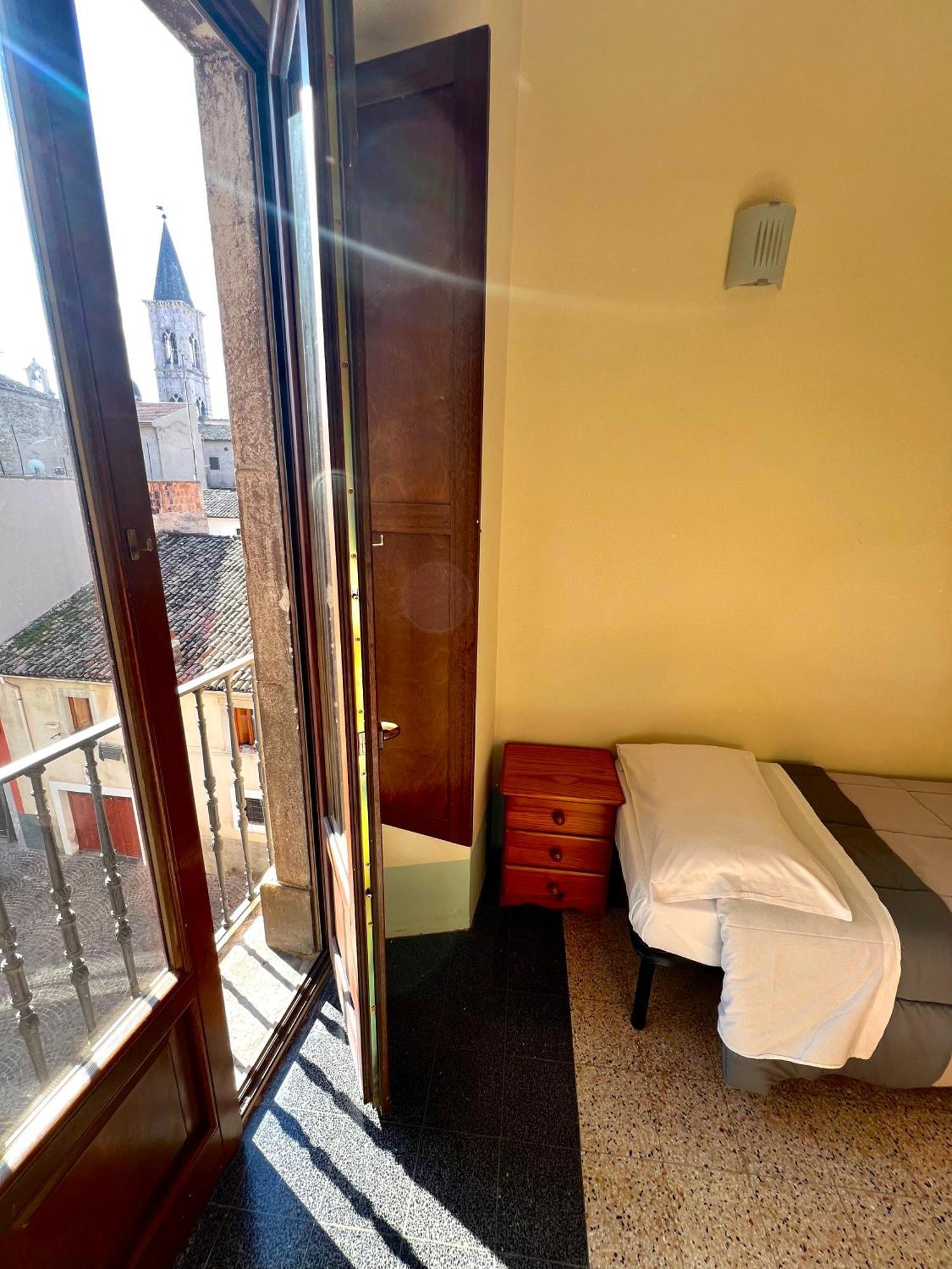 Regina D'Aragona Casa Vacanze سولمونا المظهر الخارجي الصورة