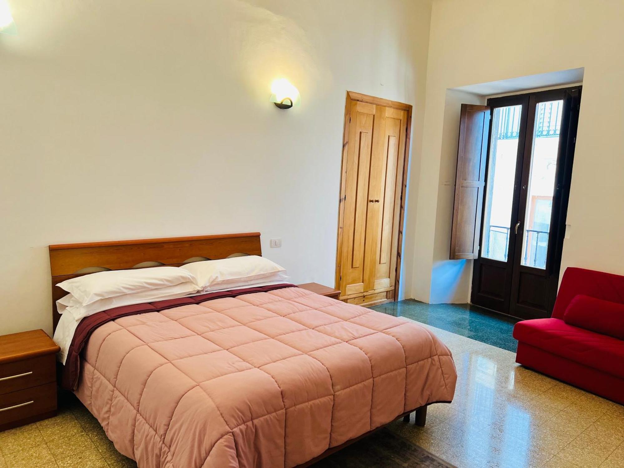Regina D'Aragona Casa Vacanze سولمونا المظهر الخارجي الصورة
